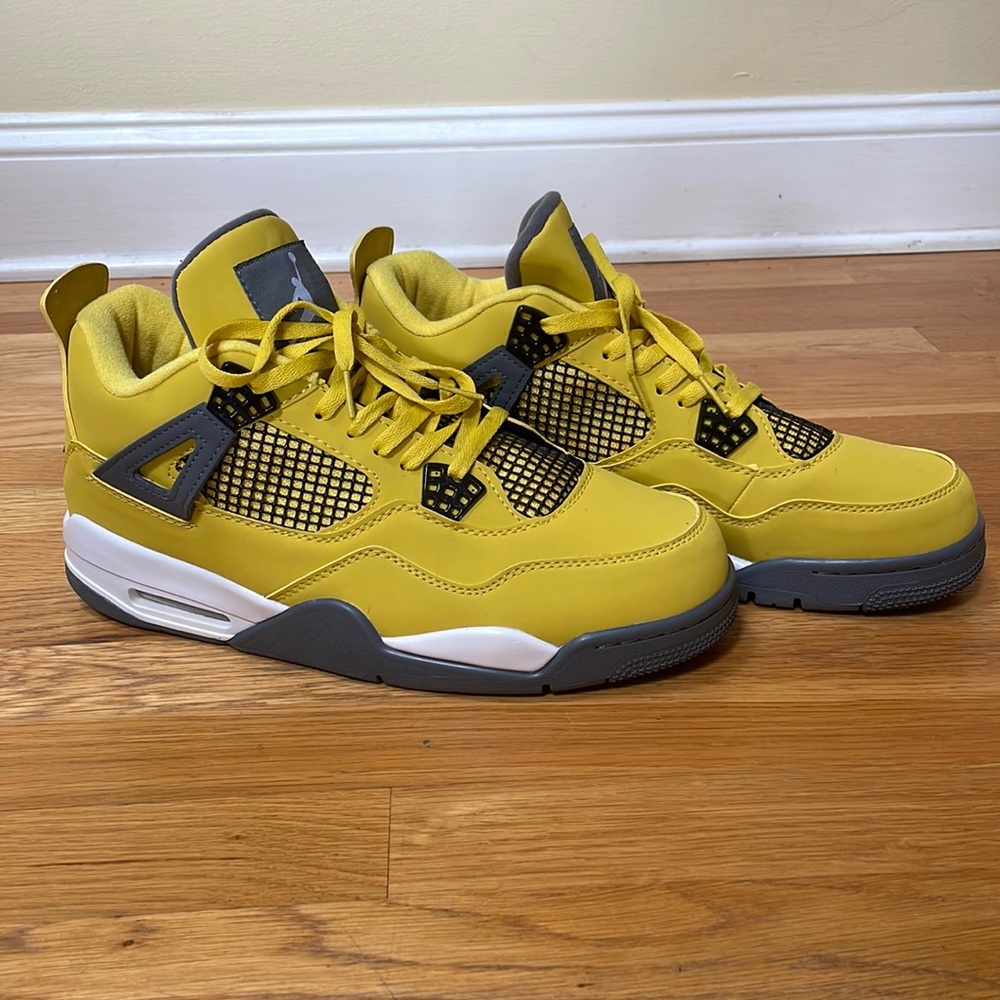 NOT AUTHENTIC Yellow Jordans 4s, size 12 USA mens, fits more like a 13